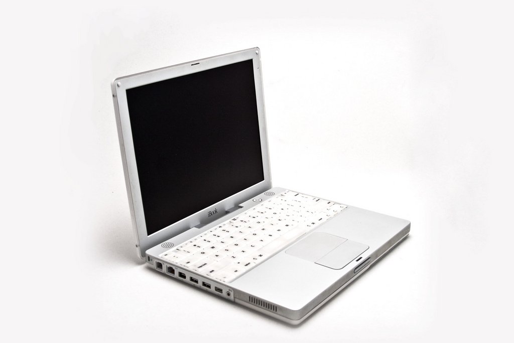 the-ibook-laptop-was-updated-in-2001-note-that-by-now-apple-had-largely-abandoned-the-colors-used-in-previous-imacs.jpg