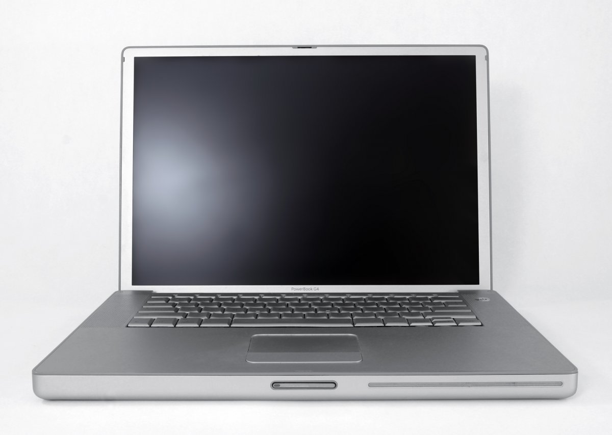 in-2003-apple-released-its-first-aluminum-body-laptop-the-powerbook-g4-apple-also-released-a-titanium-version.jpg