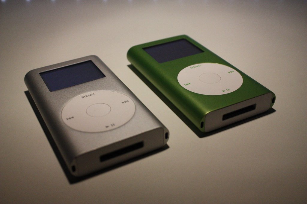 the-ipod-mini-came-out-in-2004-it-would-thrive-until-the-ipod-nano-came-out-the-next-year.jpg