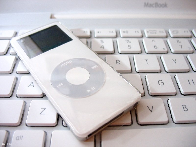 the-ipod-nano-unseated-the-ipod-mini-and-ushered-in-an-era-of-ultra-small-mp3-players.jpg
